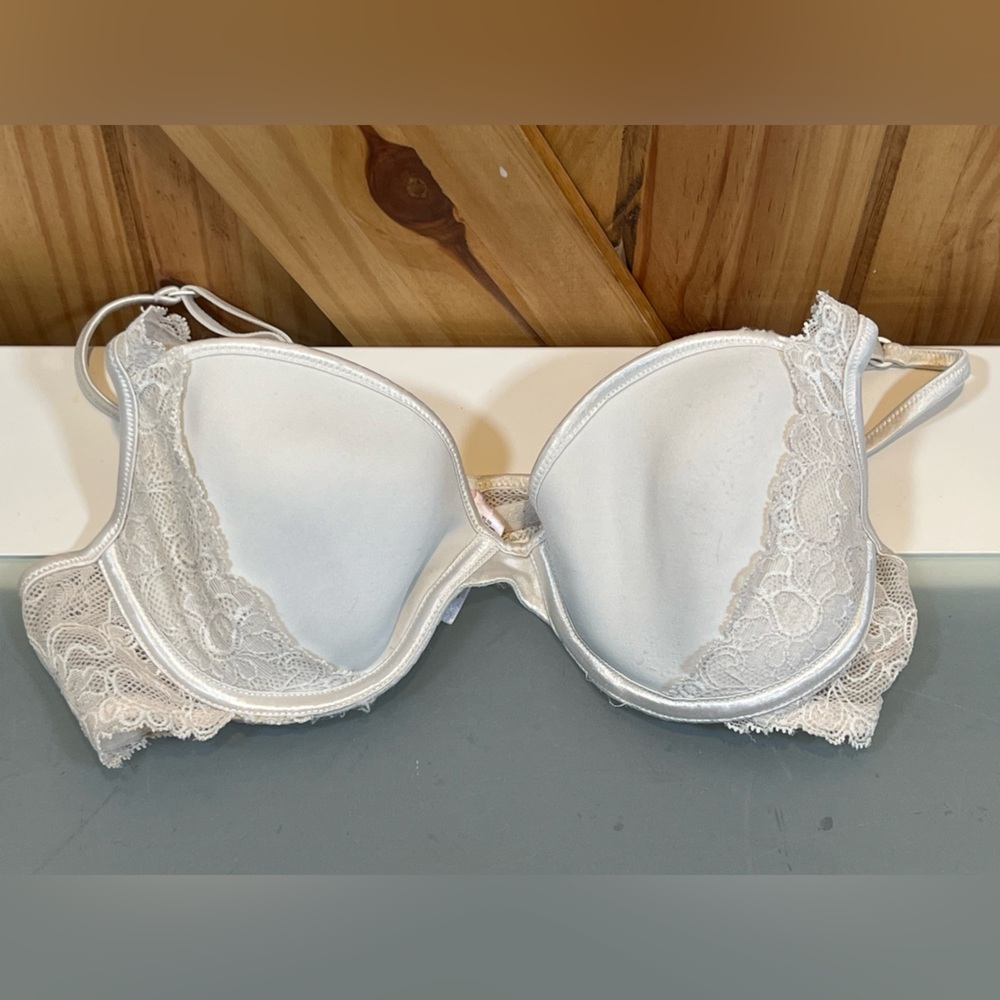 Victoria's Secret Angels Women's Bra Size 24B White Lace